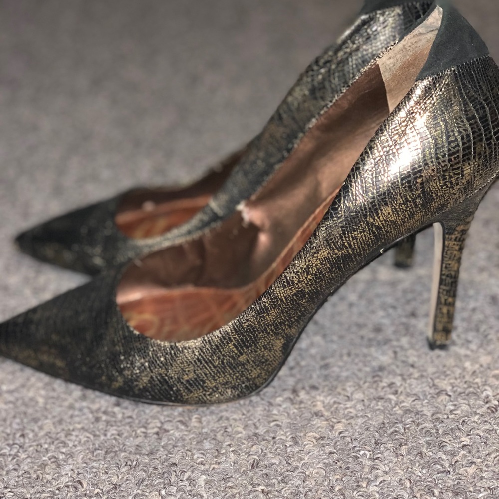 SAM EDELMAN GOLD METALLIC LEATHER CLASSIC PUMPS